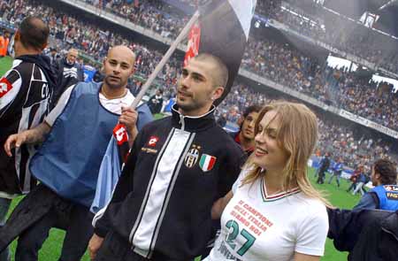 BLG官方：与辅助选手ON续约至2027年