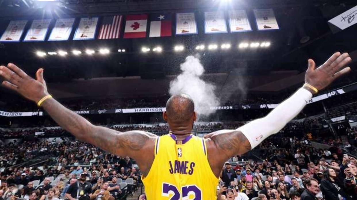 [NBA]维金斯火力全开 三分线外手起刀落