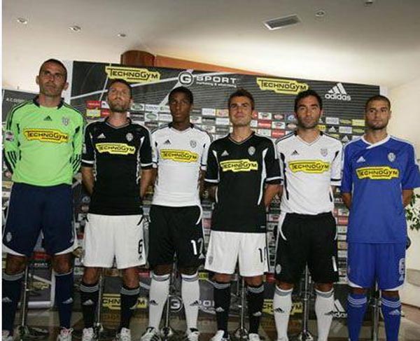 专打勇士！戈登面对勇士三分合计16中13，其余6场25中6