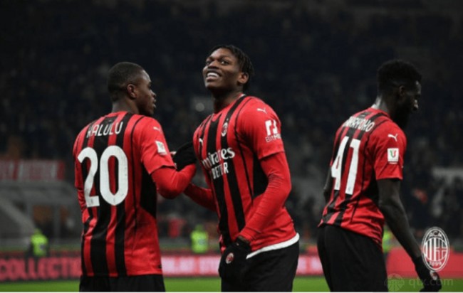 乌甲联赛阿根廷门将超远距离破门，皮球飞行全场后弹地入网