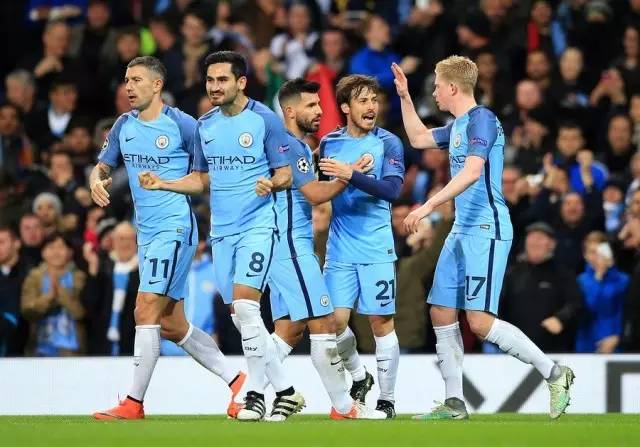 梅西的冠军总数比同期世界上任何俱乐部的冠军总数都要更多！