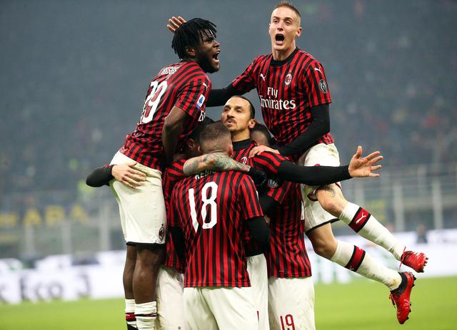 足球战术板：四种常见变化