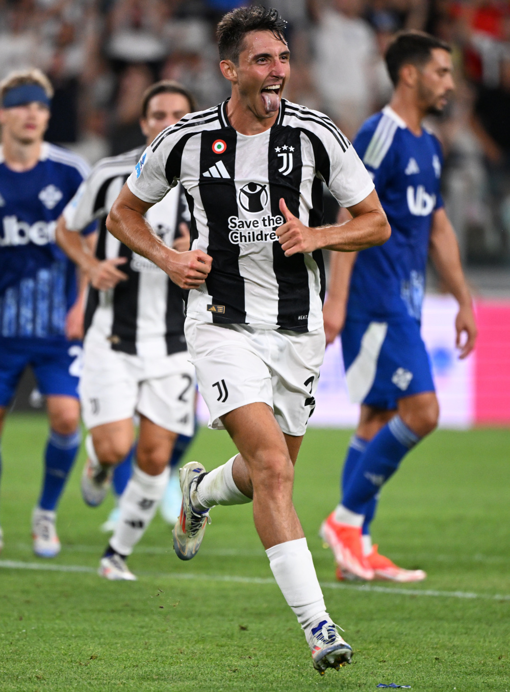 雷迪克盛赞艾顿防守端表现：他能做很多事情，甚至能换防马克西