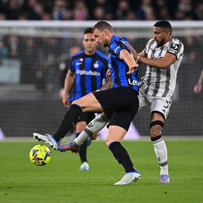 篮球勇士明星球员连续得分20+